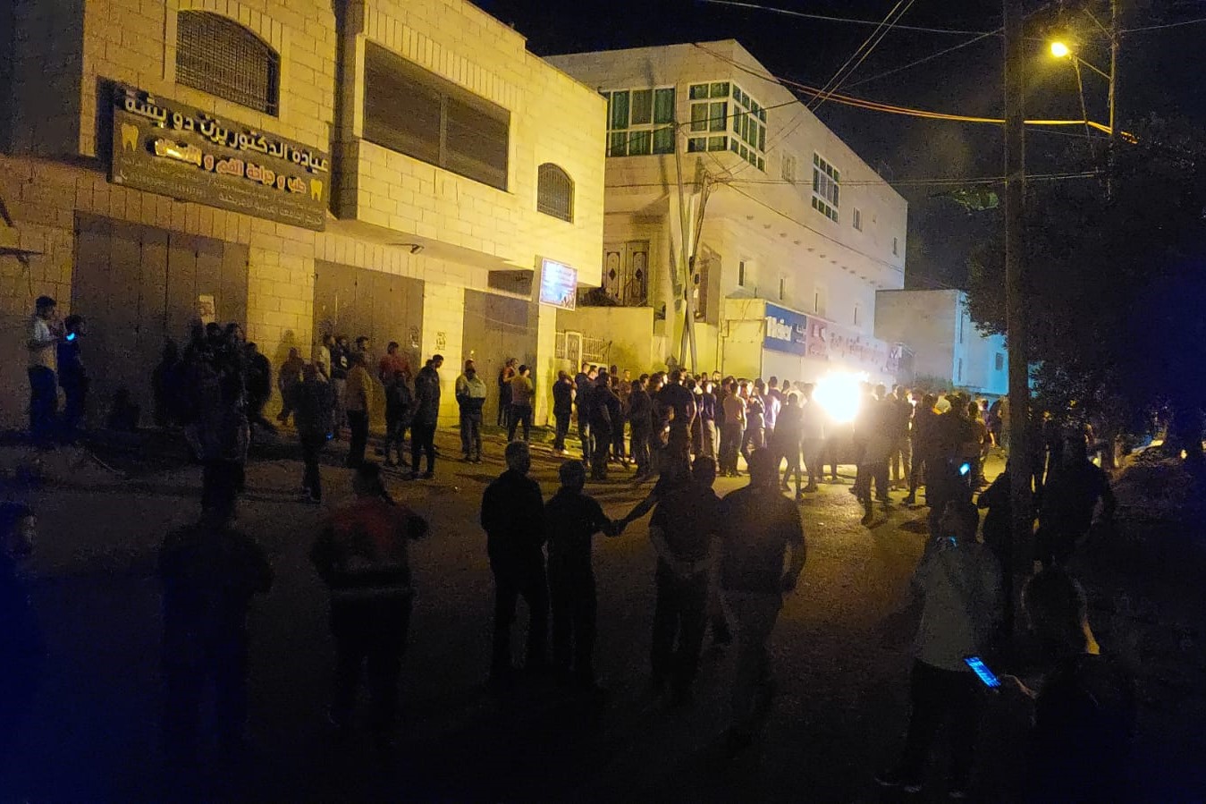 أهالي بلدة سنجل شمال رام الله يتصدون لهجوم للمستوطنين على منازلهم 